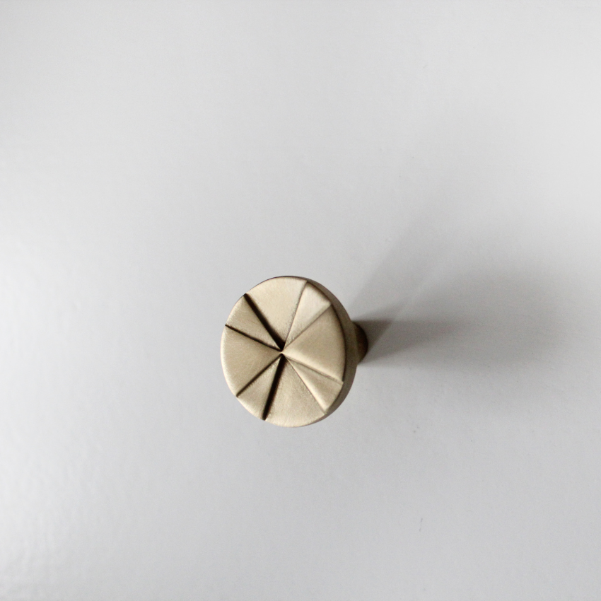Bouton de meuble Petite Lune Laiton massif