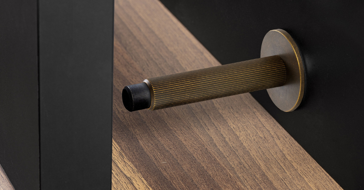 Comment installer une butée de porte ?