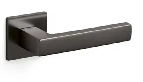 Paire de Poignées de Portes L. Casini rosaces carrées fines Paire de Poignées de Portes L. Casini rosaces carrées fines