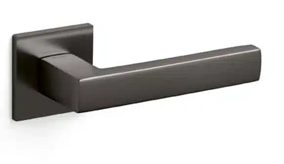 Paire de Poignées de Portes L. Casini rosaces carrées fines Paire de Poignées de Portes L. Casini rosaces carrées fines