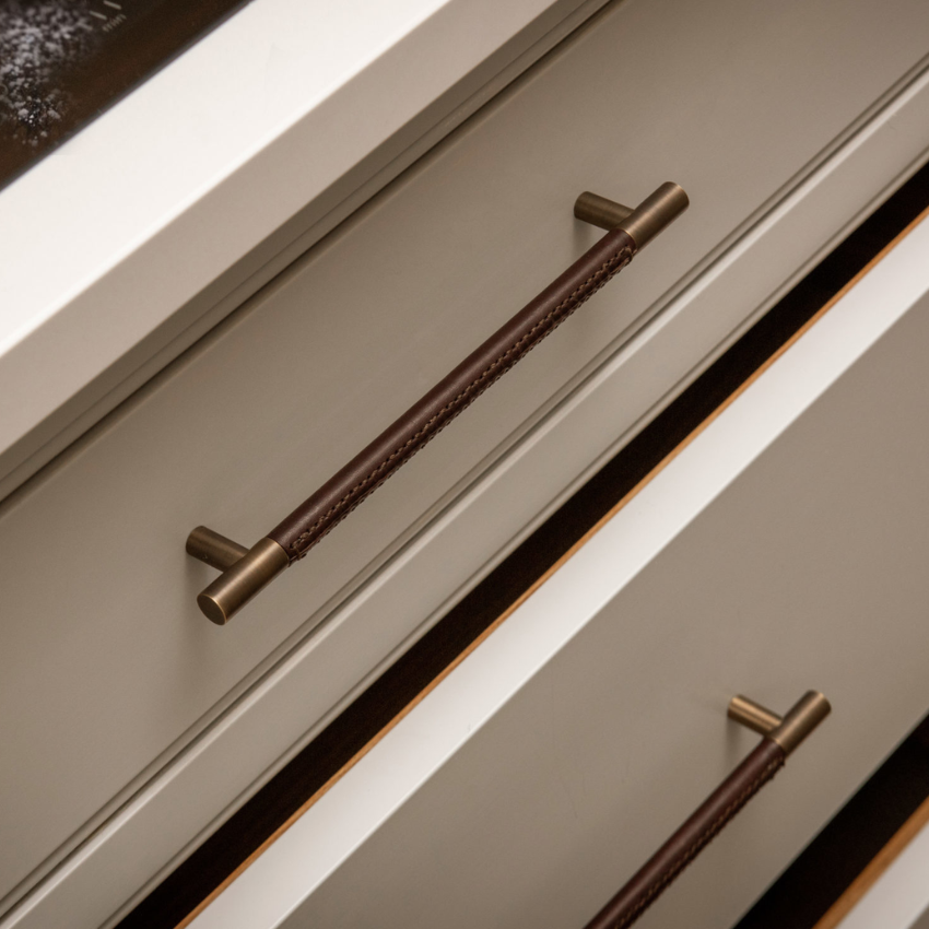 Poignée de meuble Windsor Cuir Chocolat