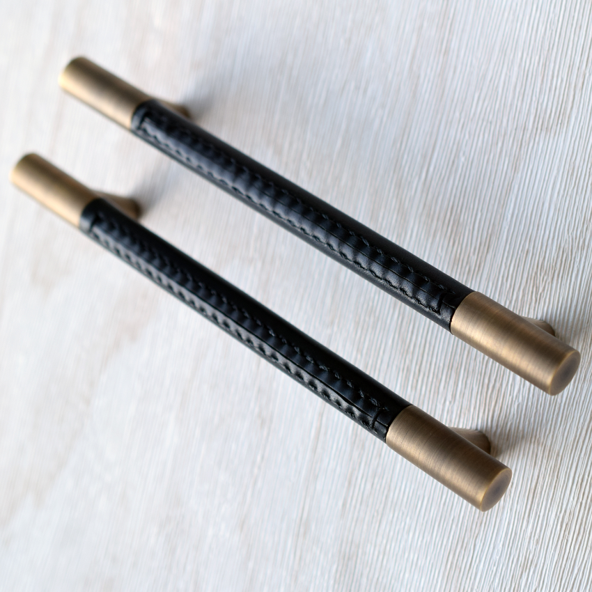 Poignée de meuble Windsor Cuir Noir