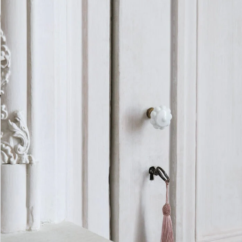 Bouton de meuble Alix D. Reynis Boule Porcelaine Laiton