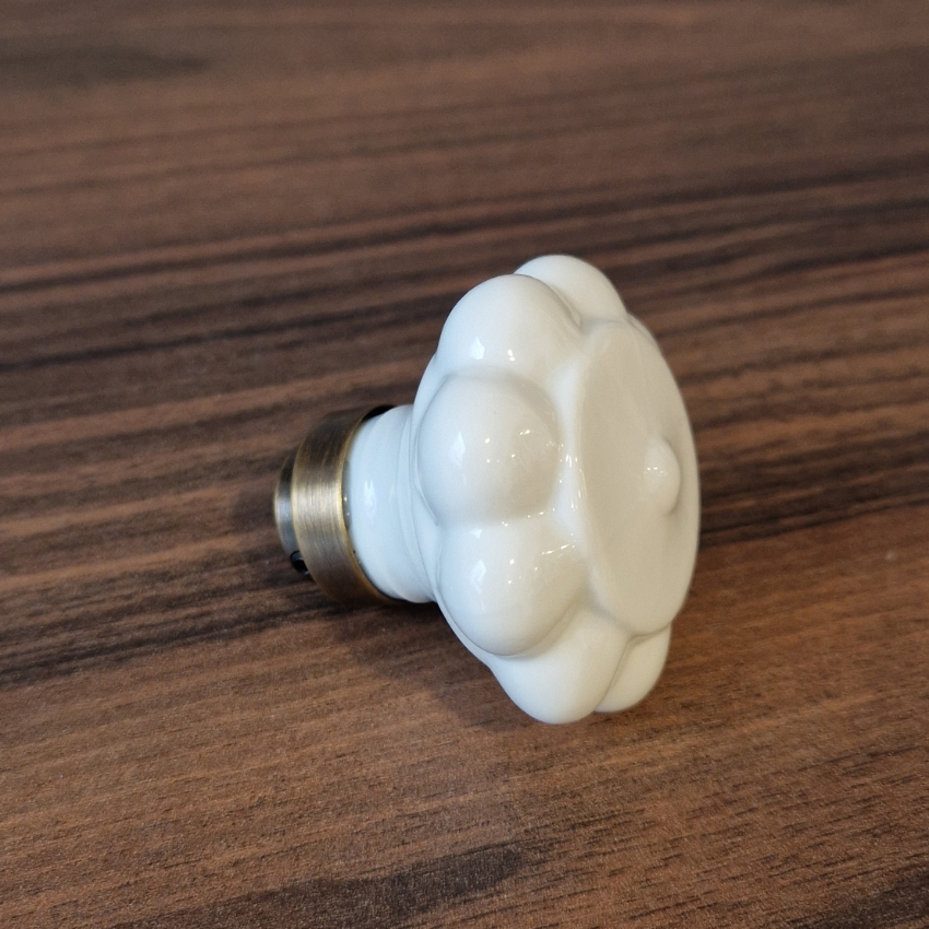 Paire de boutons de portes Alix D. Reynis Boule Porcelaine Laiton