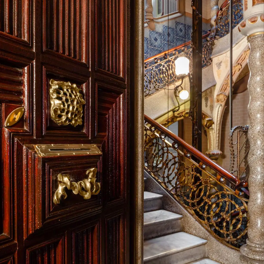 Tirant de Porte Calvet Gaudi Laiton poli